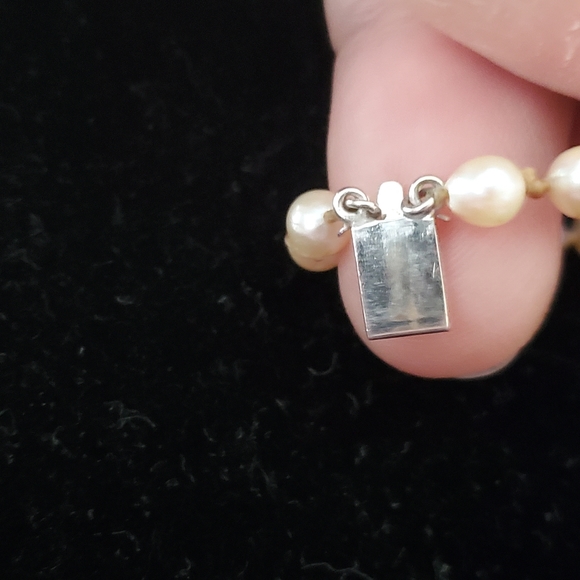 Pearl Necklace w/ Wht Gold Clasp 16" 1960s Vintage - Picture 10 of 10